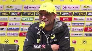 Klopp chiede una birra e fa ridere i giornalisti con sottotitoli [upl. by Anile]