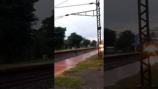 Grand entry Howrah Titlagarh ispat express emergency light 😱 shorts video viralshort ytshort [upl. by Freddi]