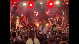 Bomvolle Grote Markt voor Marktrock Poperinge met de KetnetBand Metejoor Regi LIVE en Les Truttes [upl. by Gloria933]