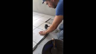 Como instalar piso cerámico para principiantes  how to install ceramic floor on uneven surface [upl. by Imis]