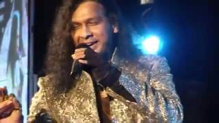 Chhupana Bhi Nahin Aata sung by Vinod Rathod in Kuwait on 12th April 2013mp4 [upl. by Dessma]