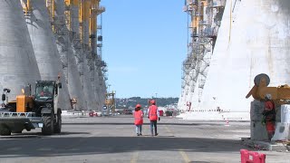 Au Havre le colossal chantier des fondations déoliennes en mer du futur parc de Fécamp [upl. by Alabaster437]