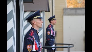 Uniformy Hradní stráže na Pražském hradě [upl. by Ddet]