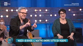 Vengo AnchIo  Scena dal film quotScusi posso chiedere una cosaquot [upl. by Lumbard]