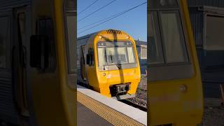 Caboolture SMU250244 passing Sunshine station with country horn blast [upl. by Squires]