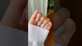 Snygga glittriga gråa naglar 🩶💅🏼 trydippi dippi dippinails dippikit nails nailinspo [upl. by Roshan275]