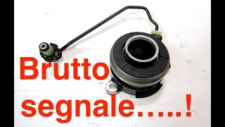 Sintomo cuscinetto frizione consumato rumore a pedale premuto Clutch bearing noise problem symptom [upl. by Oramlub]