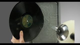 Elle verse de leau bouillante sur un vinyle  Très bonne idée [upl. by Ecirtap]