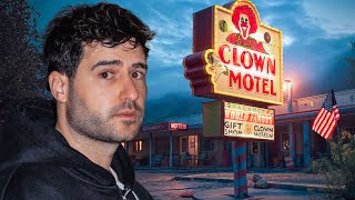 Jai dormi dans le Motel le plus Hanté des USA  Clown Motel [upl. by Aerdied283]