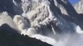 Gigantischer Bergsturz in Graubünden Eine Lawine aus Stein Wasser und Erde überrollte das Dorf [upl. by Hermia]