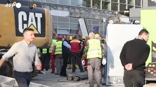 Serbia crolla la tettoia della stazione di Novi Sad [upl. by Neeuq]