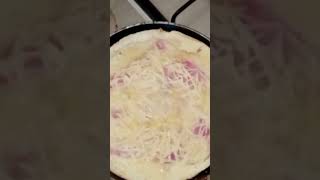 Comment cuire une omelette fourrée avec jambon et fromage facilement 3 ingrédients petitbudget [upl. by Darra]