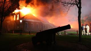 Monumentale boerderijbrand in Oudeschans [upl. by Sparkie639]