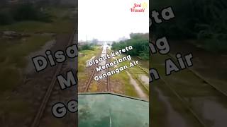 Disaat kereta menerjang genangan air [upl. by Reger]