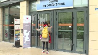 Rentrée universitaire  accueil des étudiants étrangers à Poitiers [upl. by Inaleon]