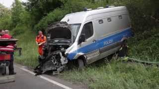 Gefangenentransporter überschlägt sich auf A60 [upl. by Nylitak]