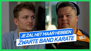 Dave zijn handen zitten vast aan zijn romp  Je Zal Het Maar Hebben  NPO 3 TV [upl. by Mrots]