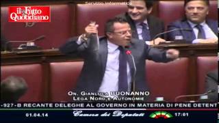 Lega Buonanno sventola una spigola in Aula contro Boldrini Espulso da Di Maio [upl. by Treacy]