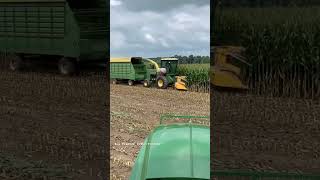 JOHN DEERE 5820 Harvesting Corn johndeere bigtractorpower [upl. by Sellig200]