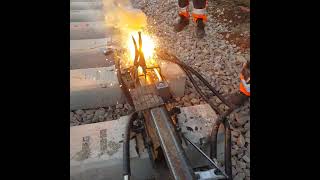 Pose de cadweld par aluminothermie  connexion railrail [upl. by Yraeg]