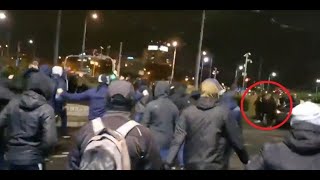 KIBICE LECHA POZNAŃ PRZECINAJĄ DROGĘ PROTESTUJĄCYCH STRAJKKOBIET STRAJK W POZNANIU [upl. by Redla660]