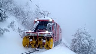 Trois générations de chasseneige au MontreuxGlionNaye [upl. by Derfnam342]