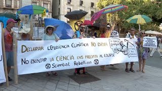 Concentració contra lescalfament global i les grans corporacions [upl. by Kumler]