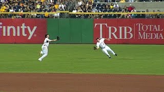 Snider dives to snare a fly ball in right [upl. by Tiram]