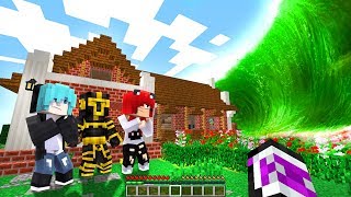 ¡AMIGOS SALVAN MI CASA DE TSUNAMI TÓXICO GIGANTE 😱  MINECRAFT TROLL [upl. by Nrojb]