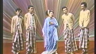 Monut Thuzar Anyeint performed by Zarganar and group on Myanmar TV [upl. by Eihcir]