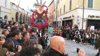 CARNEVALE DI FOIANO SFILATA CARRO NOTTAMBULI 2017 quot E CARNEVALE SIA quot [upl. by Eugen144]