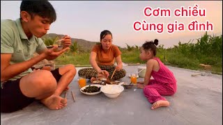 Buổi chiều anh Sang xuống ao Bắt cá Rô về Nấu bữa cơm chiều Ăn cùng Gia Đình Nhỏ ngocmaivlog [upl. by Uda756]