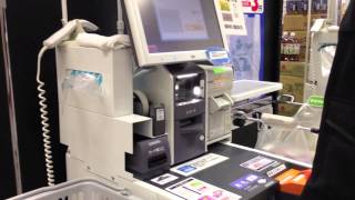 Self Checkout caixa de autoatendimento em supermercado no Japão [upl. by Monahan]