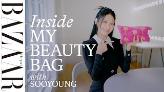 【SooYoung／スヨン】愛用メイクポーチの中身を公開。全編日本語でトーク！｜Inside My Beauty Bag｜ハーパーズ バザー（Harpers BAZAAR）公式 [upl. by Ellak580]