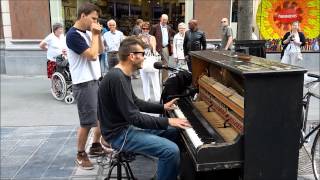 Piano Paul met lekkere muziek op Meir in Antwerpen [upl. by Aihtniroc]