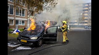 Auto vliegt in brand Diepenbrockstraat Schiedam [upl. by Oiratnom]