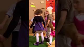 🕺 Es tanzt ein BiBaButzemann shorts simonesommerland kinderlieder dasoriginal [upl. by Sewoll]