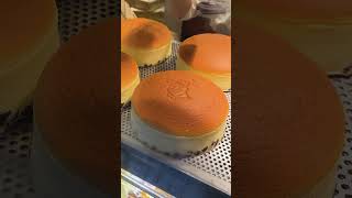 Se você ama um cheesecake fofinho precisa conhecer o famoso cheesecake do Rikuro em Osaka no Japão [upl. by Naihr985]