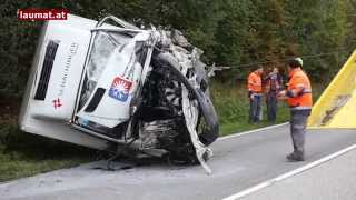 Schwerer Verkehrsunfall auf der Innviertler Straße in Taufkirchen an der Trattnach [upl. by Eibbil]