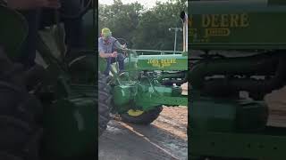 Unstyled G lugging johndeere tractorpulling [upl. by Naihtsirc420]