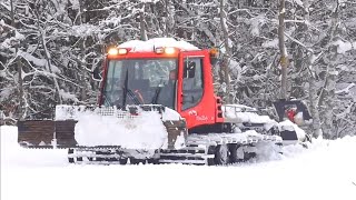 En immersion avec les pisteurs secouristes et les dameurs de Savoie Grand Revard [upl. by Homere593]