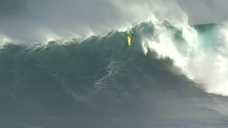 Surfen op golven van 15 meter hoog [upl. by Ker]