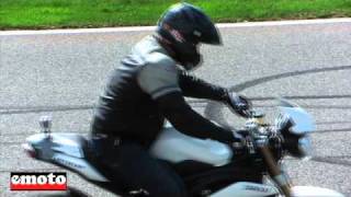 Triumph Speed Triple 1050 avec Kevin Carmichael [upl. by Rihaz]