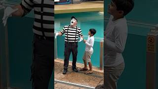 The sneaky one 😂😆 Tom mime Seaworld funny seaworldmime tomthemime [upl. by Markos]