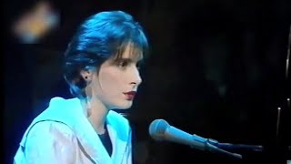 Enya  Orinoco Flow Live Performance on quotDiscoringquot Italy 1989 RARE [upl. by Amihsat711]