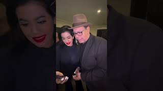 Fernando villalonaquotel mayimbequotjunto a su sobrina shantal y él cantante Víctor roque [upl. by Inalel]