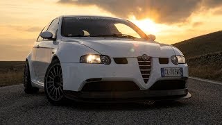 Alfa 147 GTA Come renderla una bomba  Davide Cironi Drive Experience SUBS [upl. by Aynosal124]