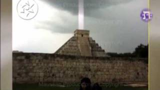 UNA LUZ EXTRAÑA EN KUKULKAN CHICHEN ITZA [upl. by Brindle]