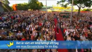 Magnus Uggla  Kung För En Dag Live Allsång På Skansen 2008avi [upl. by Mari921]