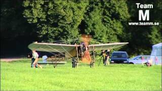 Mikael Carlson flies the rebuilt Blériot XI owned by the Technical Museum in Stockholm [upl. by Eniad]